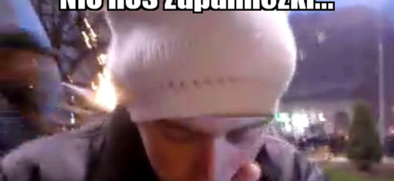 Odpalał papierosa od płonącej tęczy. Został pośmiewiskiem Internetu