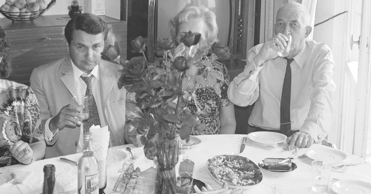 Gdzie się podziały tamte zakąski? Sentymentalny QUIZ o przyjęciach w PRL. Smakosze z szansą na medal