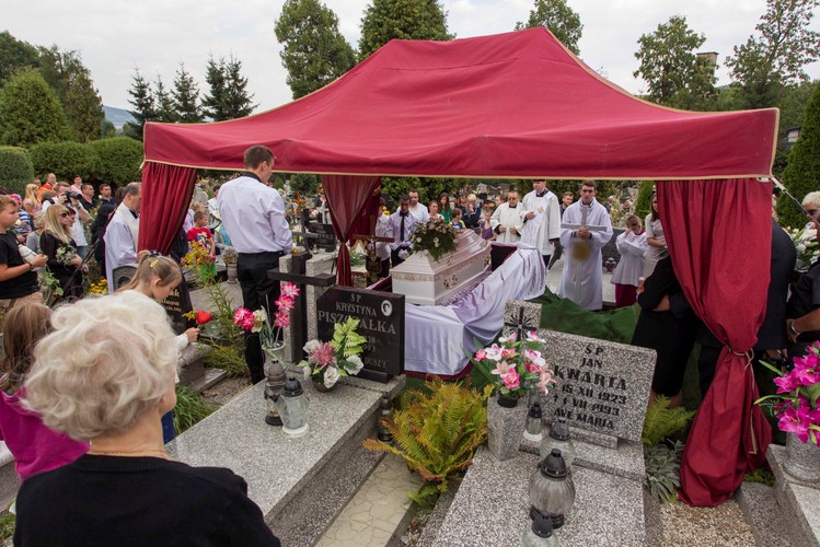 Pogrzeb 10-letniej Kamili z Kamiennej Góry