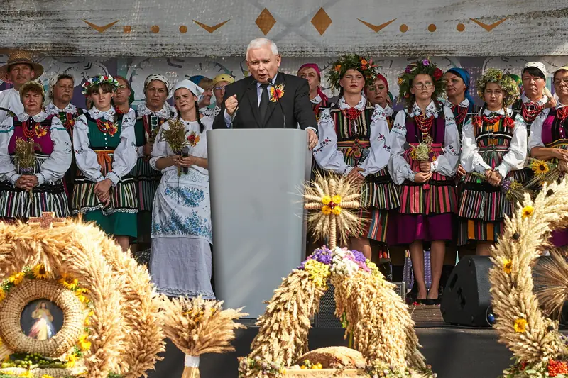 Prezes Prawa i Sprawiedliwości Jarosław Kaczyński podczas dożynek niedaleko Łodzi