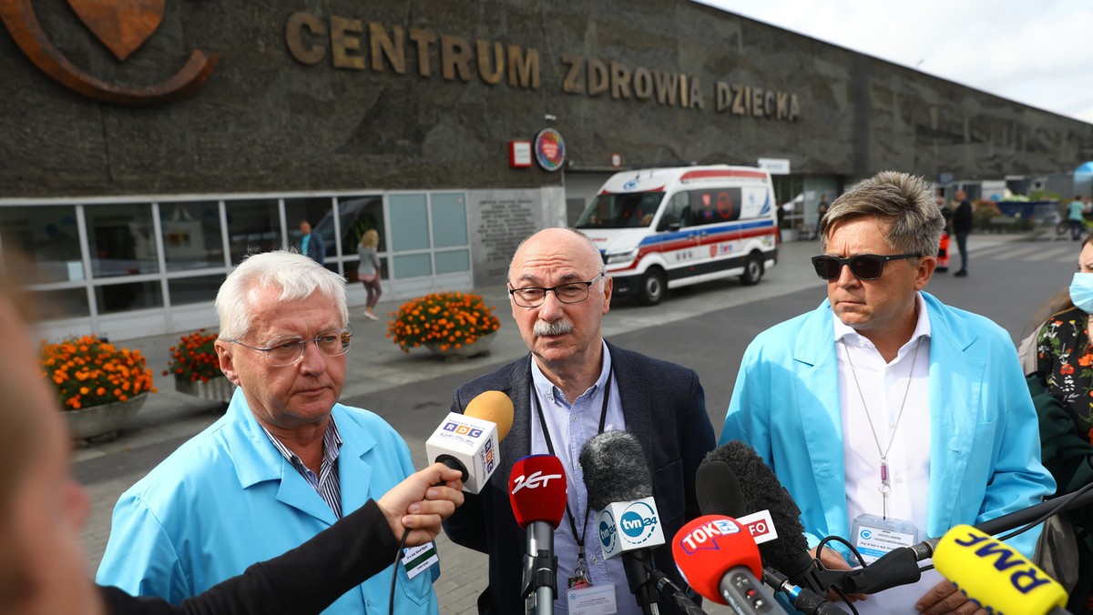 Konferencja prasowa przed Centrum Zdrowia Dziecka w Warszawie