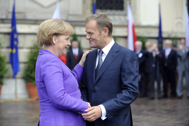 Tusk i Merkel opłacani słabiej niż eurokraci