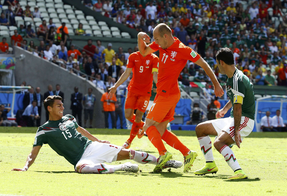 Robben vs Mexico\.