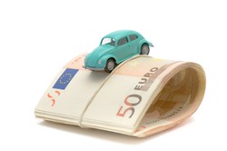 Minister Rostowski przejedzie się na podatku od samochodów