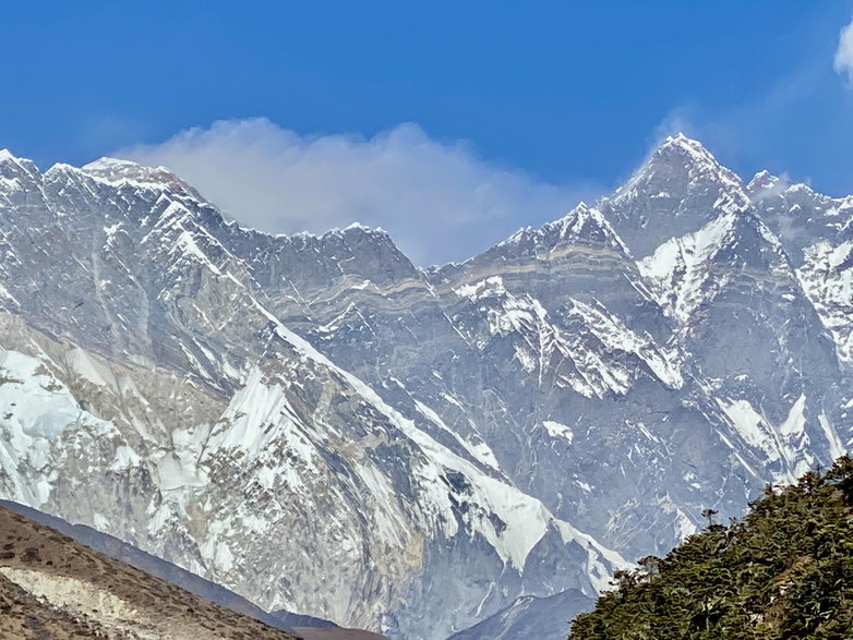 Huraganowy pióropusz nad Mount Everestem