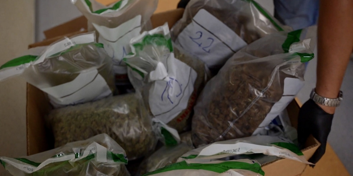 44-latek z Pragi Południe zatrzymany z ponad 17 kg marihuany.