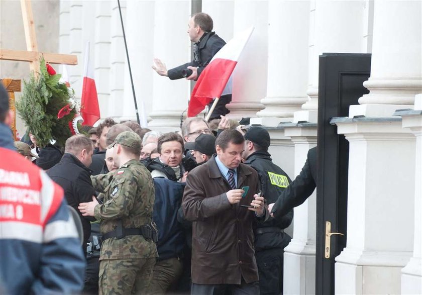 Pałac Pezydencki, przepychanki, rocznica smoleńska