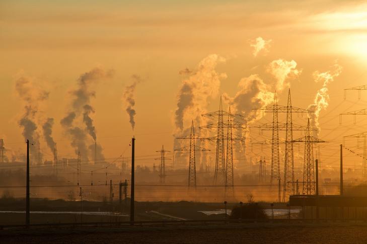 A fosszilis energiahordozók elégetéséből származó, üvegházhatást okozó gázok megfojtják a Földet / Fotó: Pexels