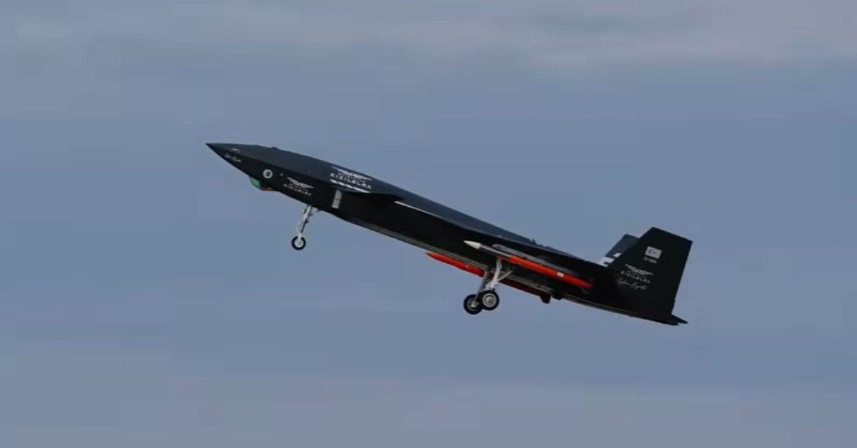 Turecki dron-myśliwiec "zestrzelił" F-16. Historyczny test nowej broni