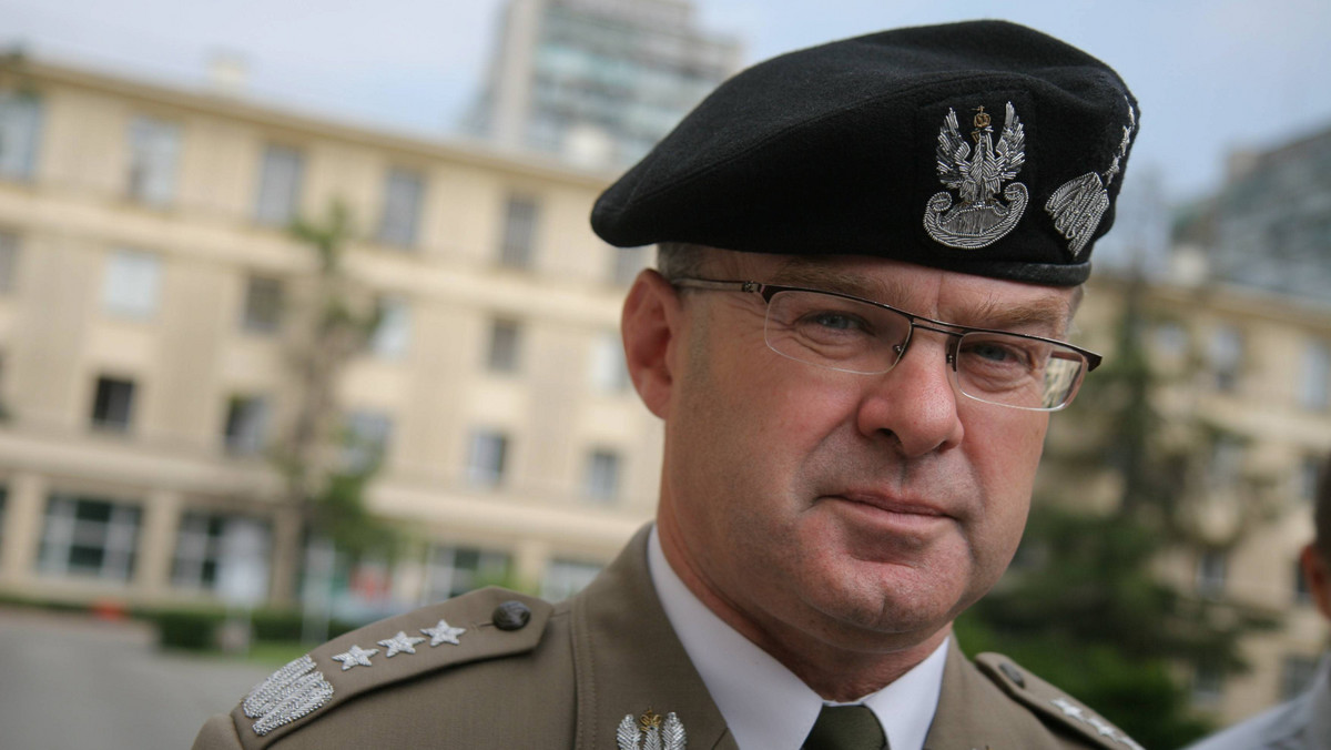 Gen. Waldemar Skrzypczak nie będzie kandydował w wyborach parlamentarnych. Z propozycją — podobnie jak i do gen. Marka Działoszyńskiego — występowało Polskie Stronnictwo Ludowe. Były szef polskiej policji się zgodził, ale były dowódca Wojsk Lądowych już nie.