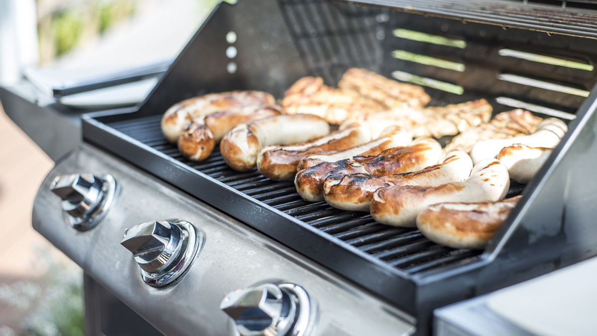 Grill gazowy zastępuje węglowy — jak działa i czy warto go wybrać?