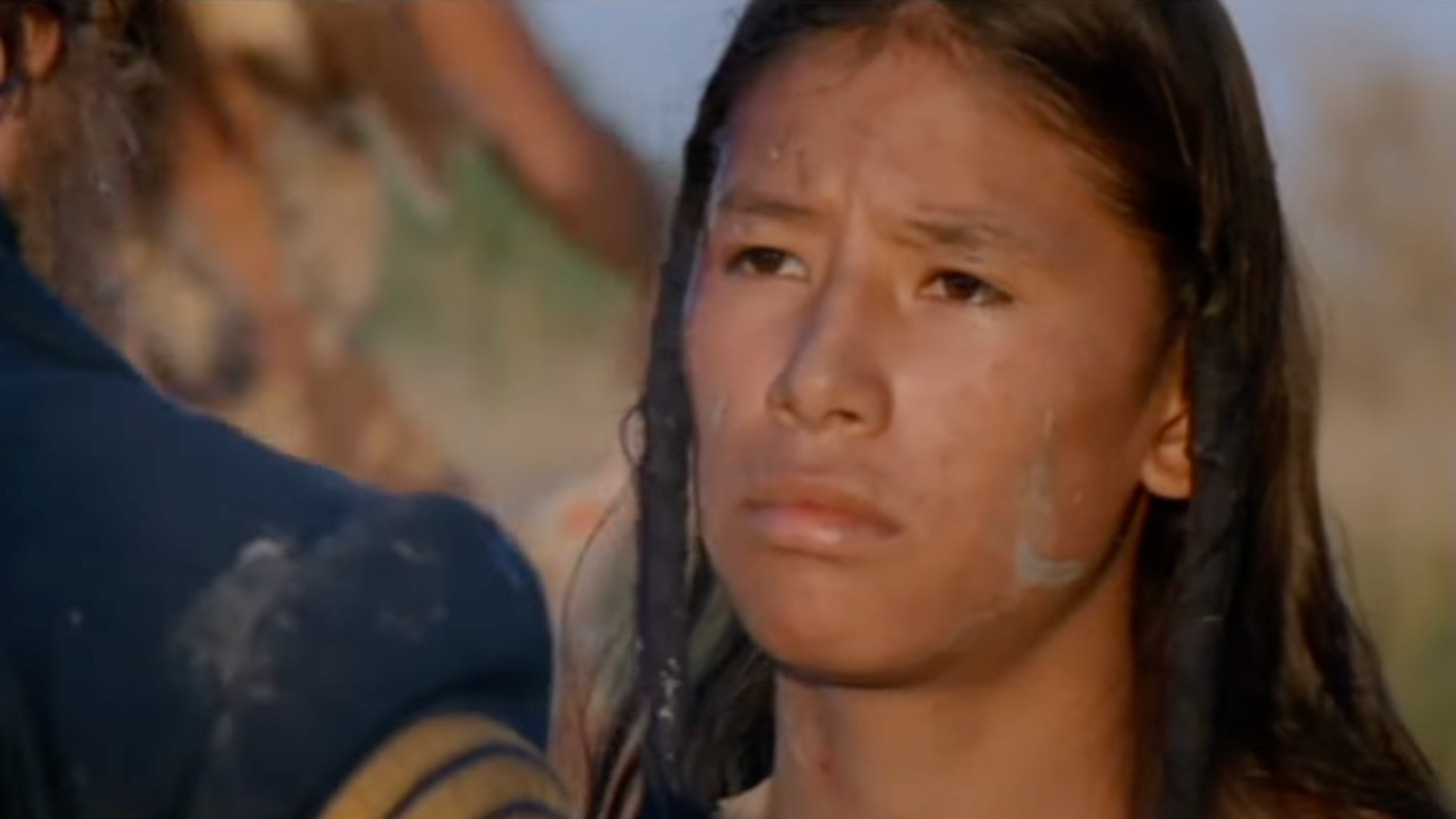 Herec kmeňa Sicangu Lakota Nathan Lee Chasing His Horse vo filme Tanec s vlkmi. 