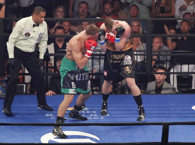 Andrzej Fonfara znokautowany już w I rundzie. Polak o mało nie wyleciał z ringu