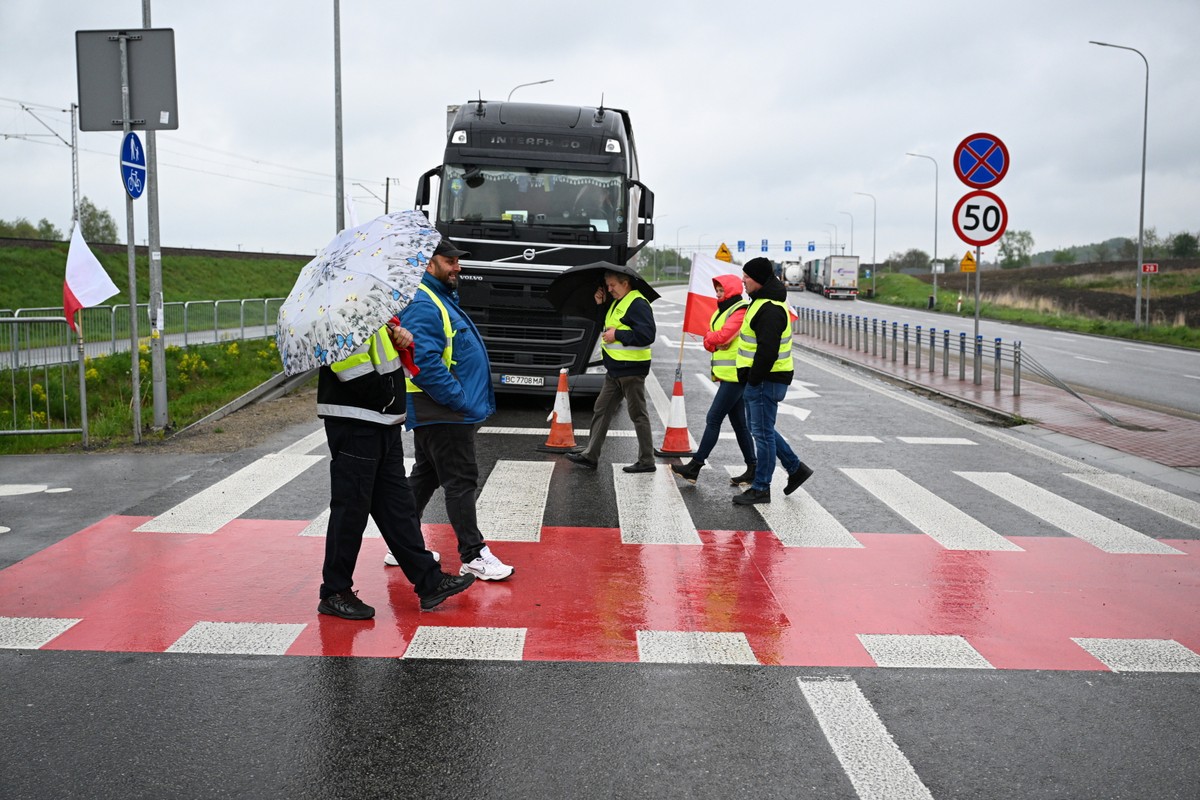 Protest rolników w pobliżu polsko-ukraińskiego przejścia granicznego w Medyce, protestujący sprzeciwiają się m.in. wprowadzeniu unijnego Zielonego Ładu i napływowi towarów z Ukrainy