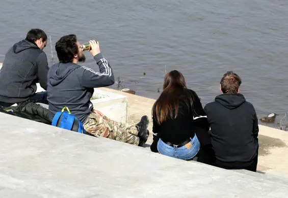 Picie alkoholu na bulwarach wiślanych w Warszawie znów legalne. Sąd zadecydował