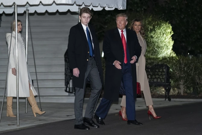 Ivanka, Donald, Melanija i Baron Tramp