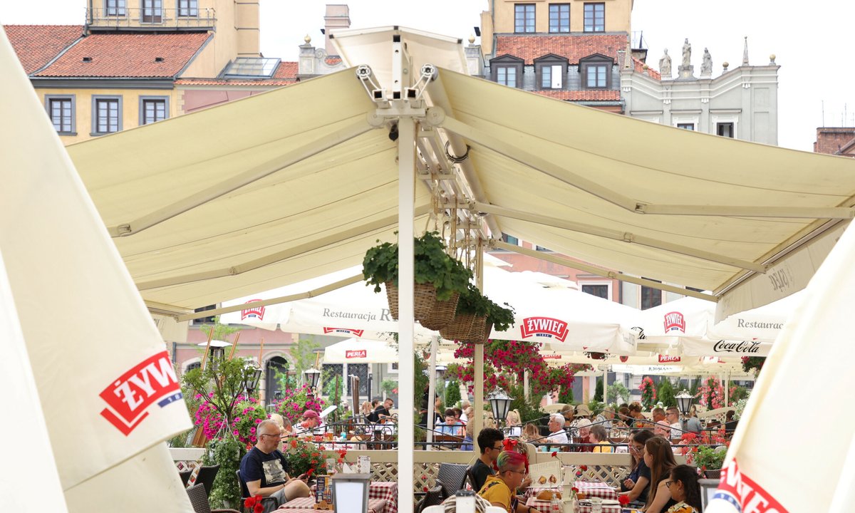 Restauratorzy kontra sklepy monopolowe. Konflikt o koncesje w stolicy