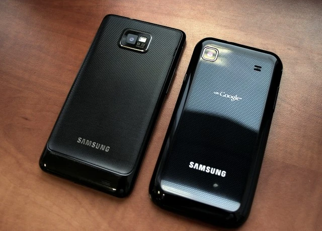 Samsung Galaxy S - I vs. II