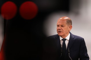 Zamiast reparacji. Olaf Scholz ma propozycję dla Polski