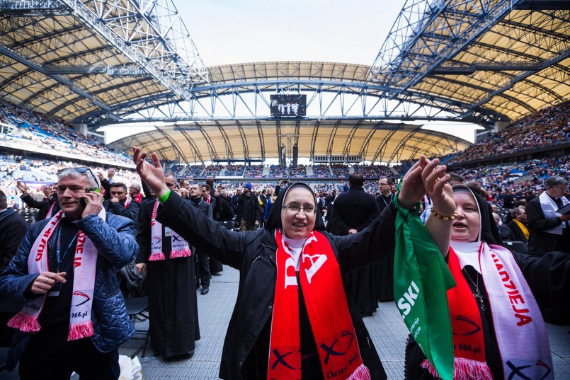 Głównym punktem sobotnich uroczystości, odbywających się pod hasłem "Gdzie chrzest, tam nadzieja", była msza pod przewodnictwem legata papieskiego. W wydarzeniu ma wziąć udział ponad 30 tys. osób.