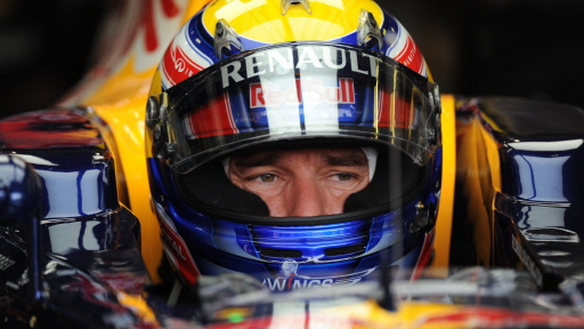 Mark Webber w dniu swoich 35. urodzin zdobył trzecie pole startowe do Grand Prix Belgii. Australijczyk przegrał walkę o pole position ze swoim zespołowym kolegą Sebastianem Vettelem aż o ponad sekundę. Kierowca Red Bulla przyznał, że w decydującej fazie kwalifikacji zbyt wcześnie przegrzał opony.