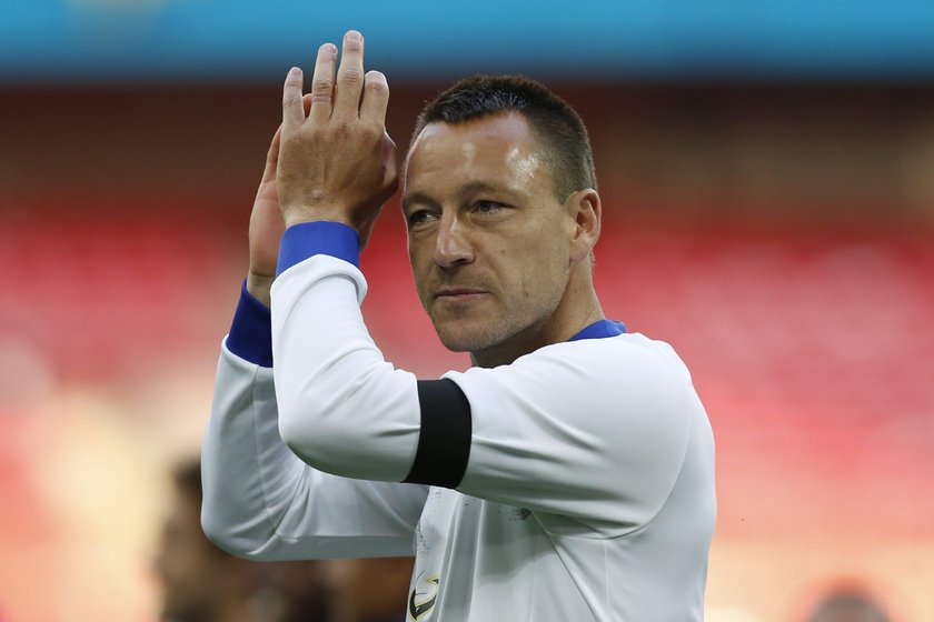 John Terry calem ataku internautów