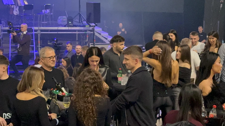 Ćerka Saše Matića na koncertu