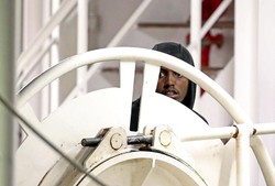 Utonęło 800 osób. Mimo tragedii, płyną kolejni imigranci. ZDJĘCIA