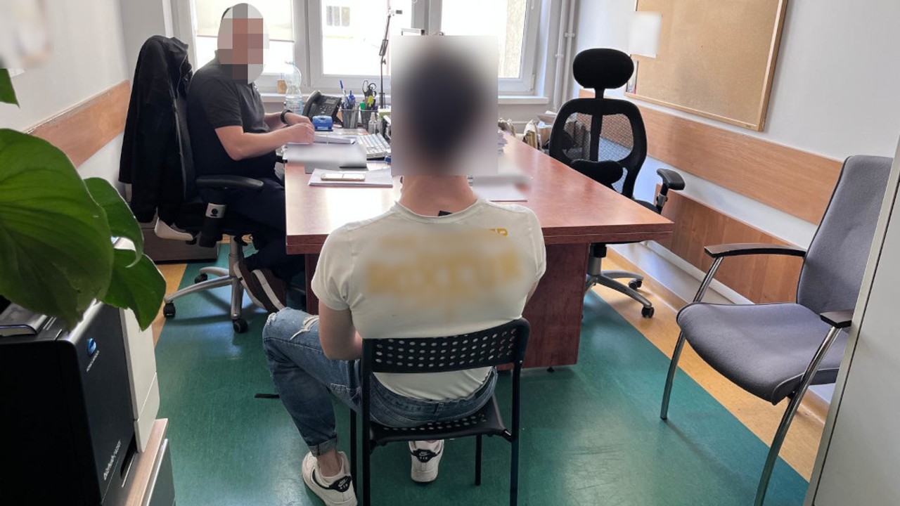 Brutalny atak na 21-latka. Sprawca kopnął go w głowę [WIDEO]