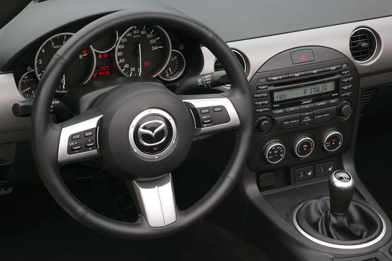 Mazda MX-5 Roadster Coupé: przyjemność przez 365 dni w roku