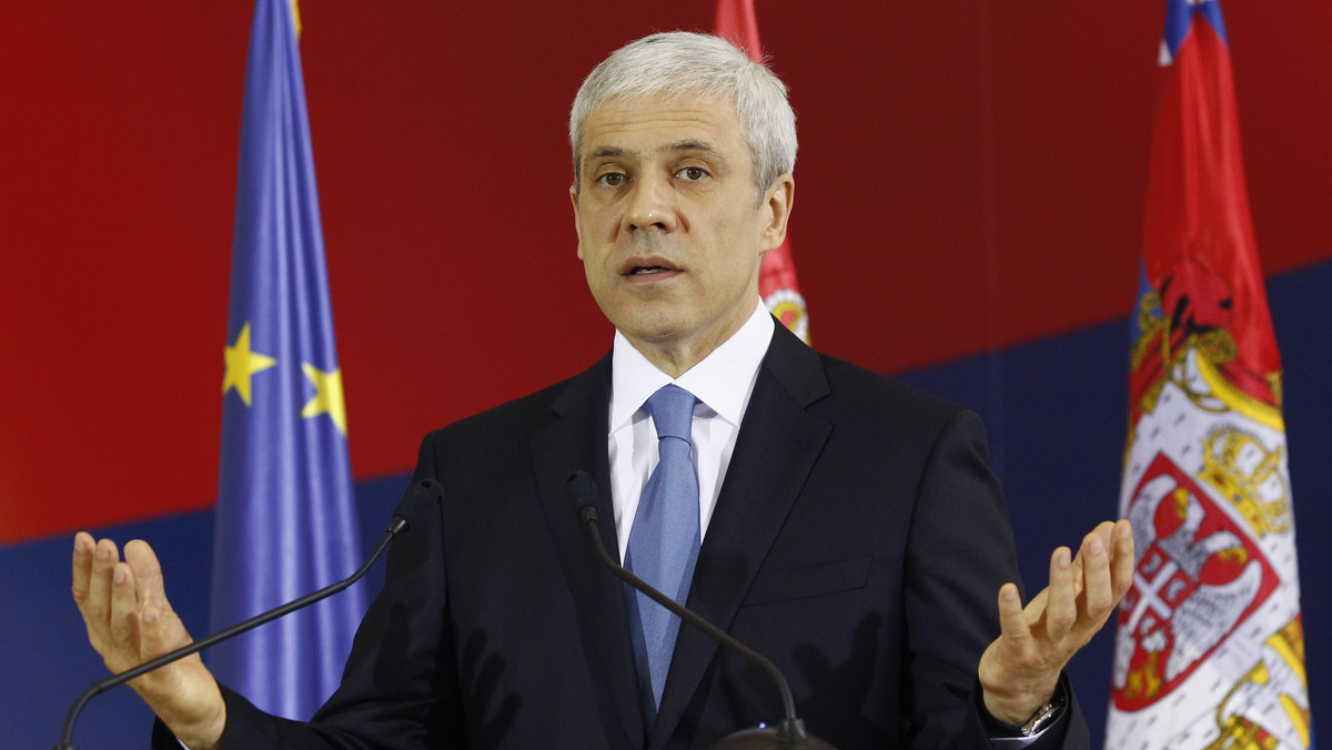 Dziesięć miesięcy przed końcem swej kadencji prezydent Serbii Boris Tadić poinformował, że podaje się do dymisji, by umożliwić przeprowadzenie w maju wspólnych wyborów parlamentarnych i prezydenckich.