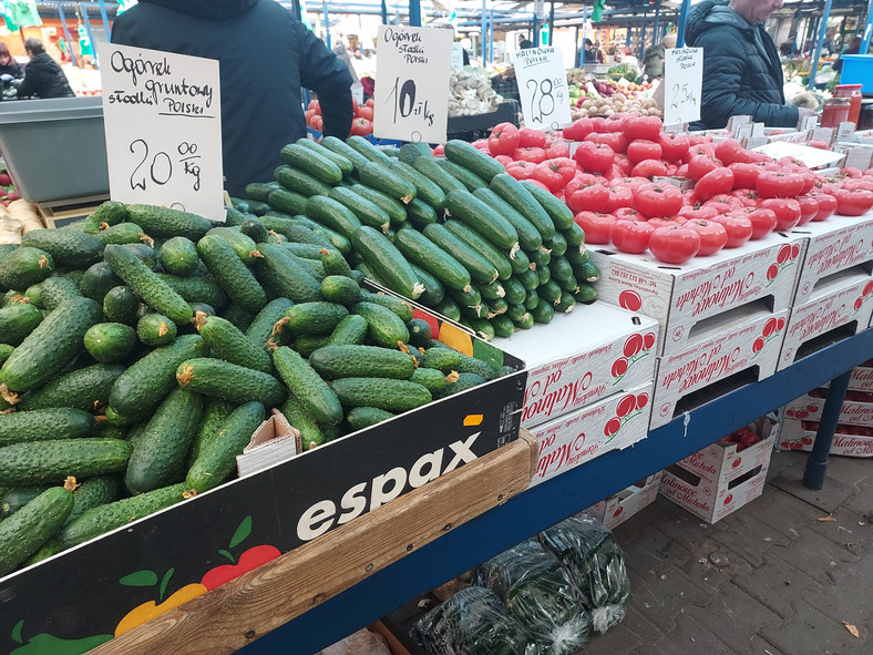 Na Starym Kleparzu można przebierać w rodzajach warzyw i ich cenach