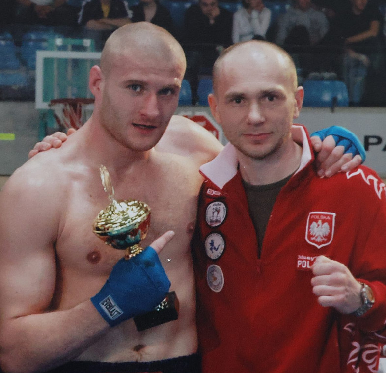 Jan Błachowicz i trener Eugeniusz Mandrysz po wygraniu Pucharu Europy muay thai w niemieckim Singen (2008)