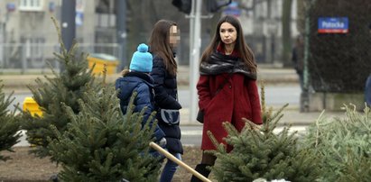 Marta Kaczyńska kupuje choinkę