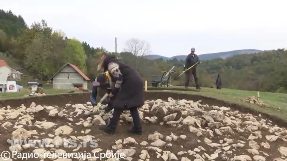 Iskopavanje praistorijske humke