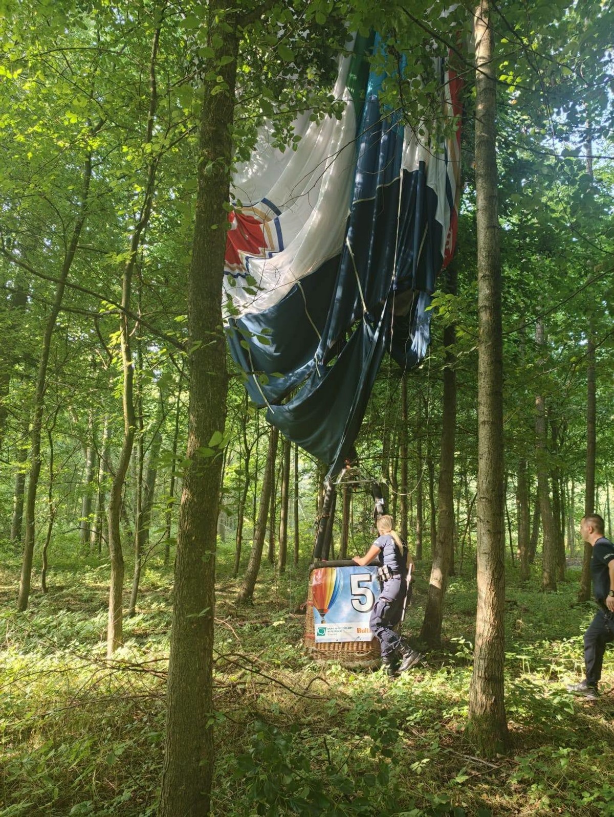 Wypadek balonu pod Grudziądzem. "Trzy osoby wypadły z gondoli"