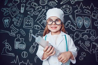 Szesnastoletnia panna młoda nie może skosztować szampana na własnym weselu. Gdzie w prawie są granice dzieciństwa?