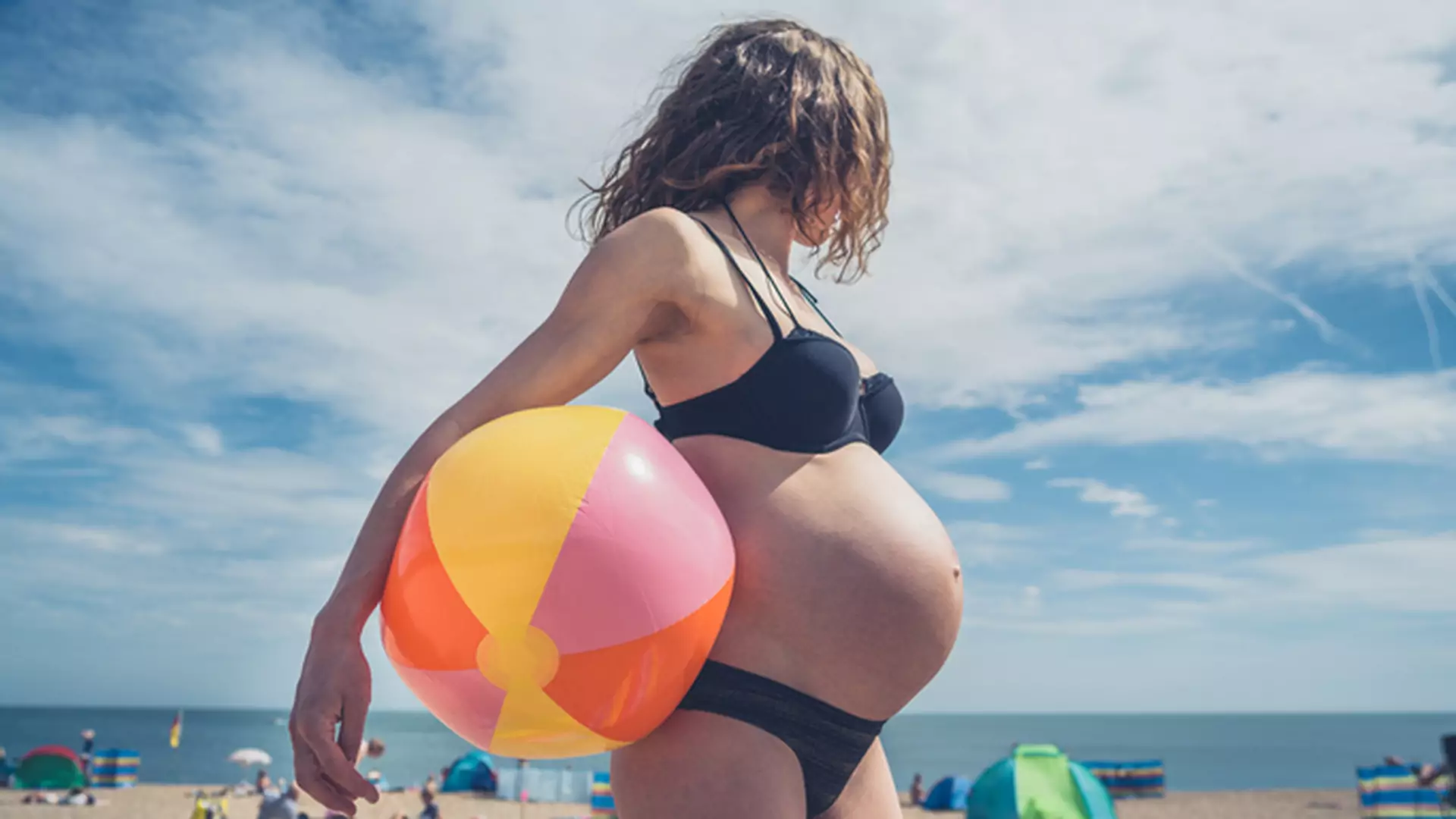 10 rzeczy, które zrozumieją tylko mamy, które nosiły ciążowy brzuszek latem!