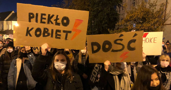 Poronienie.  Masy protestowały przeciwko zaostrzeniu prawa aborcyjnego w Polsce