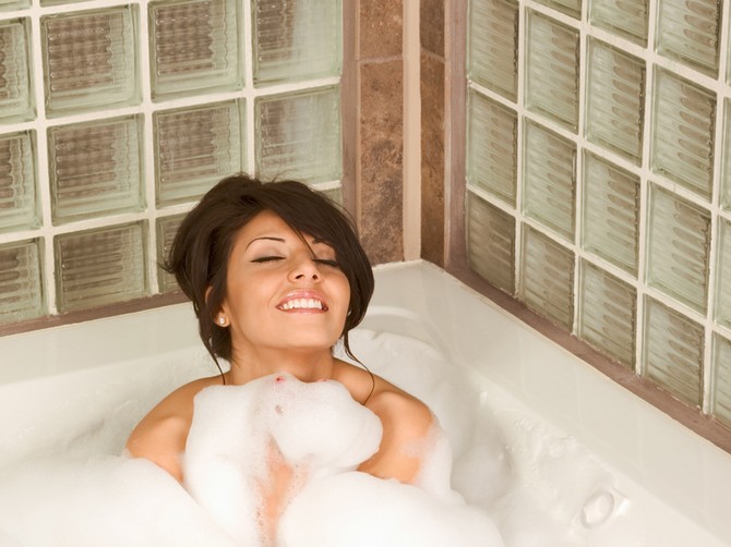 8933_stock-photo-attractive-sexy-woman-relaxing-in-hot-bubble-bath-shutterstock_12191470