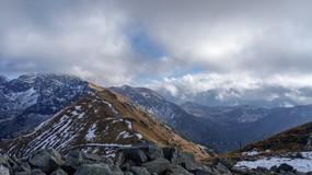 Ostrzeżenie przed silnym wiatrem w Tatrach. Może wiać choćby do 160 km/h. Słowacja: ostrzeżenie drugiego stopnia