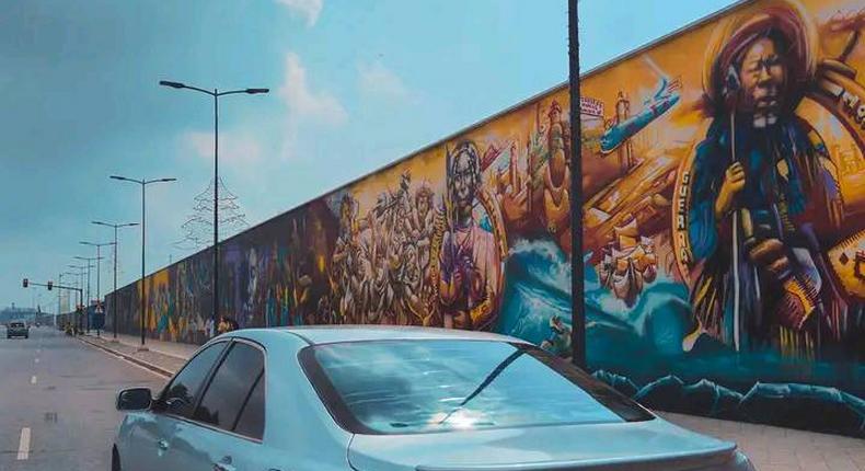 Au  Bénin se trouve la plus grande fresque d'Afrique, le mur du patrimoine