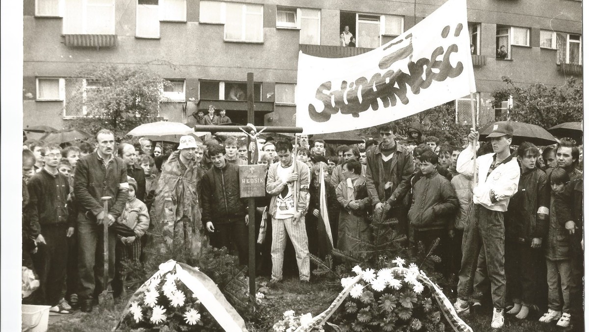 Tutaj nie chodzi o wsadzanie do więzień, ale o nazwanie zła złem, a dobra dobrem. A strzelanie do protestujących obywateli winno być rozliczone i publicznie napiętnowane, aby nikt w przyszłości nie uznał, że wykańczanie (tymi czy innymi metodami) osób mających odmienne poglądy może ujść na sucho.