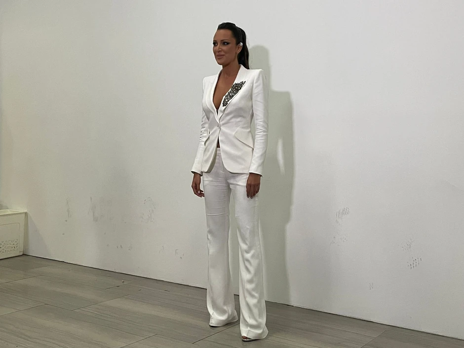 Aleksandra Prijović u skupocenom odelu