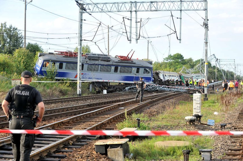 wykolejony pociąg