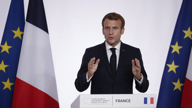 Macron po cichu zmienił kolor  flagi Francji?