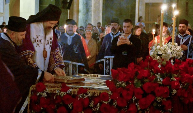 U Hramu Svetog Save na Veliki petak izneta plaštanica