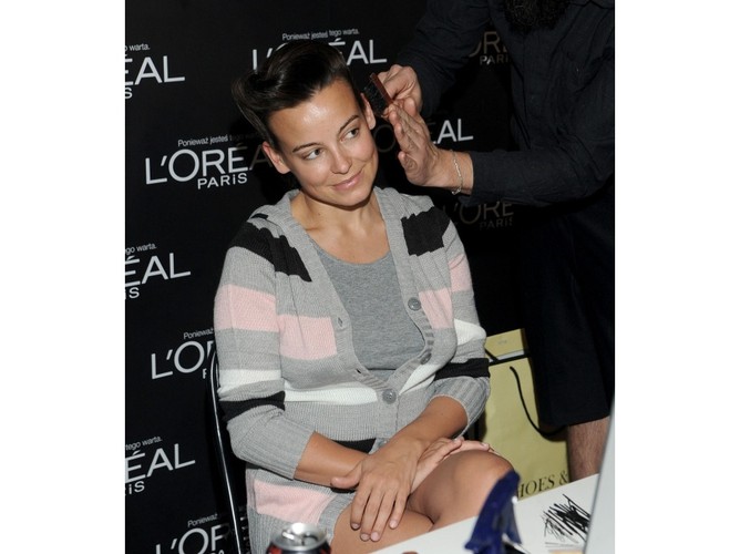 Anna Mucha przygotowuje się do pokazu Macieja Zienia