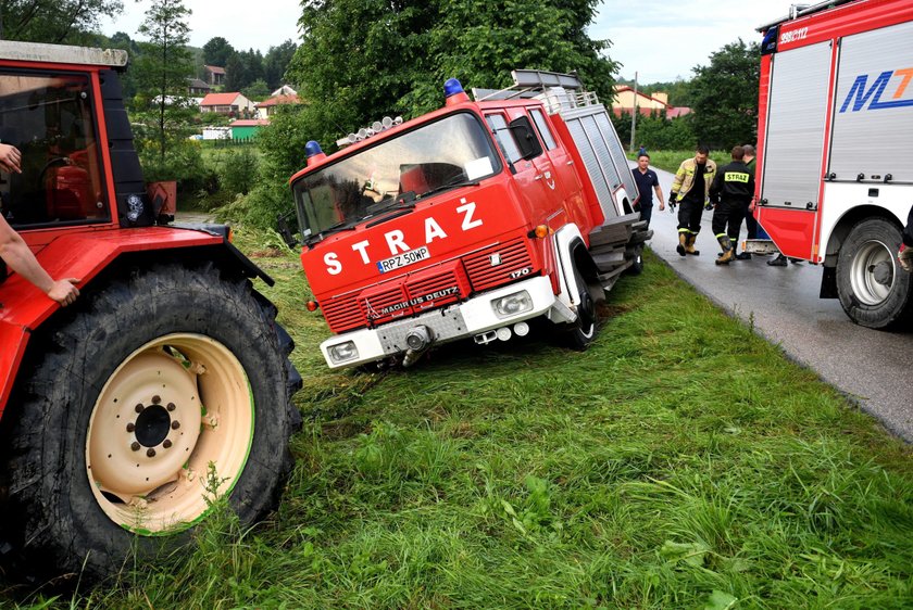 Powódź na Podkarpaciu. Podtopienia domów, zerwany most i zalane drogi