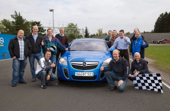 Sukces jest murowany bowiem ujawniona wcześniej, czterodrzwiowa insignia OPC zaliczyła ten test na szóstkę. 'Insignia OPC sedan przejechała 487 okrążeń toru Nürburgring przez 12 dni, bez problemu rozwijając w tym czasie maksymalne prędkości. Tego rodzaju osiągów i jakości oczekujemy od wszystkich modeli Opla” - powiedział Hans Demant, dyrektor generalny Opla.